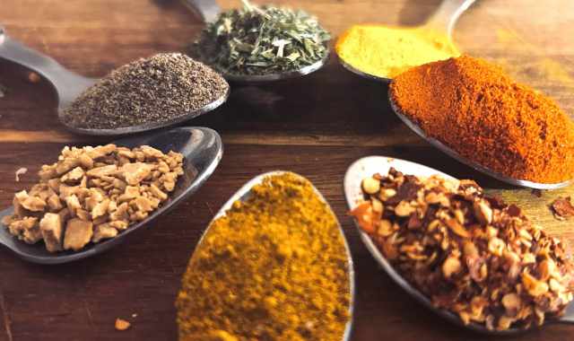 Zenzero contro la nausea, pepe utile alla digestione: le spezie e le loro propriet� benefiche